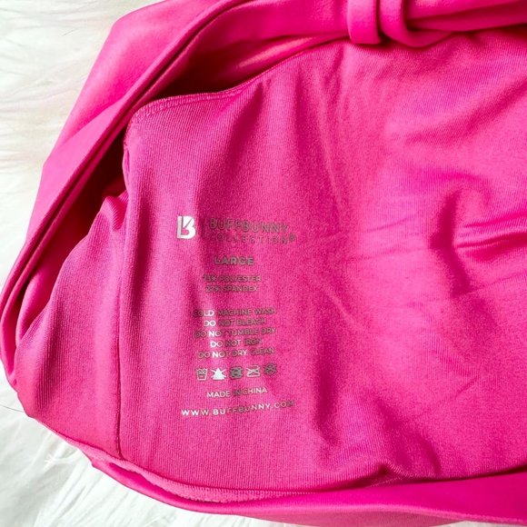 Barbie core Buffbunny Dreamhouse Collection Sports Bra - Picture 4 of 5